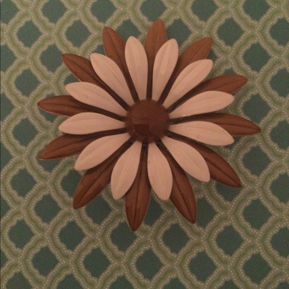 Vintage Flower Brooch - Picture 4 of 4